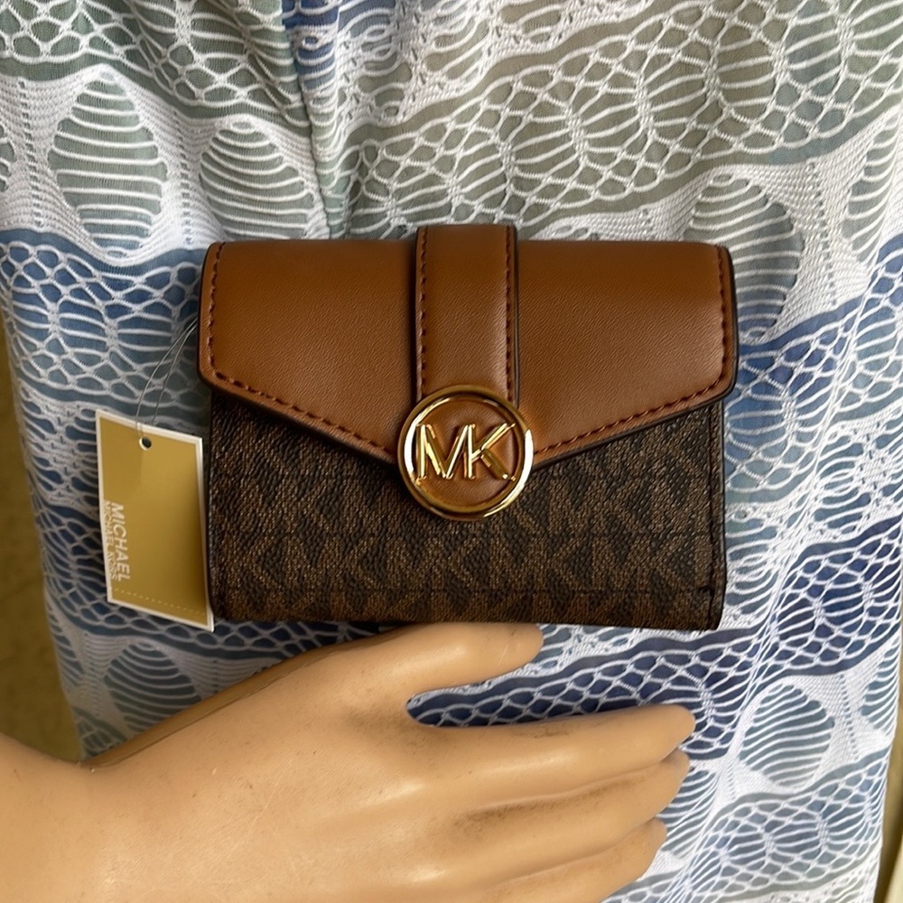 MICHAEL KORS CARMEN MEDIUM LOGO AND FAUX LEATHER WALLET BROWN - Picture 12 of 16